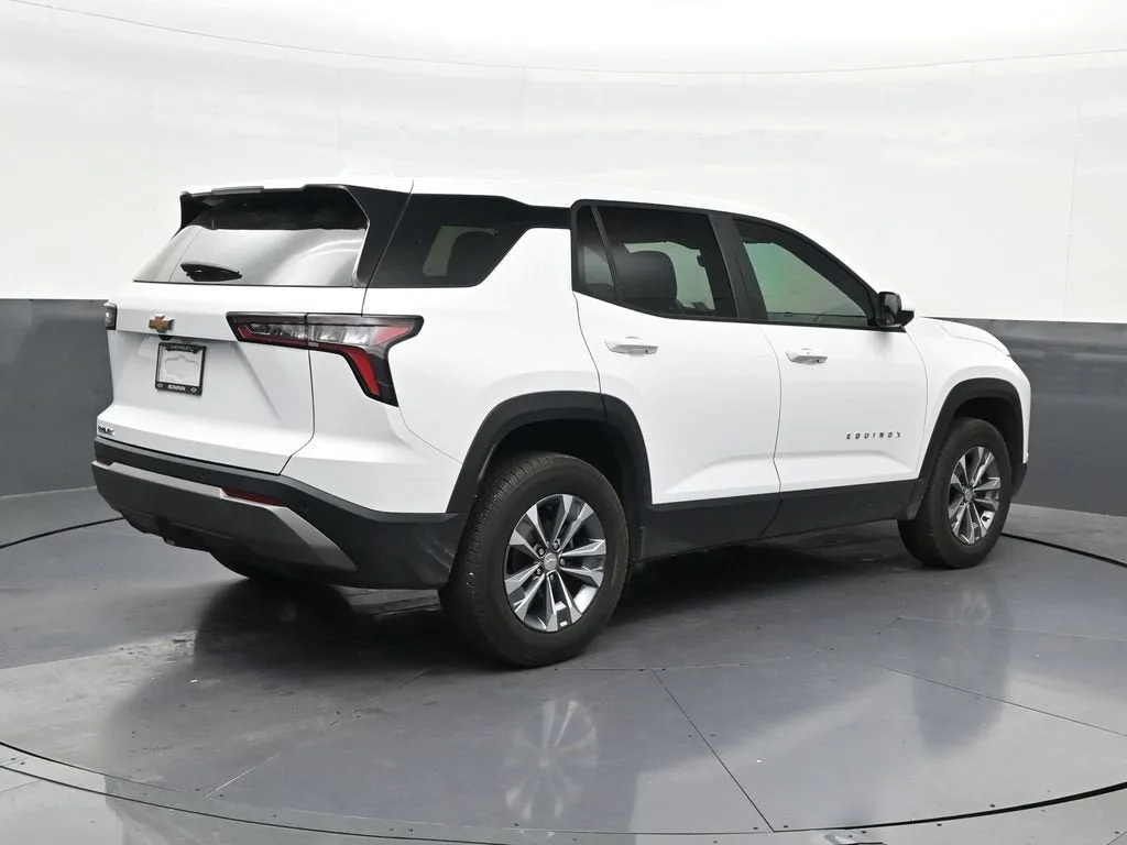 2025 Chevrolet Equinox LT photo 5