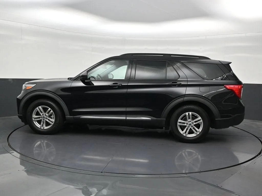 2021 Ford Explorer XLT photo 2