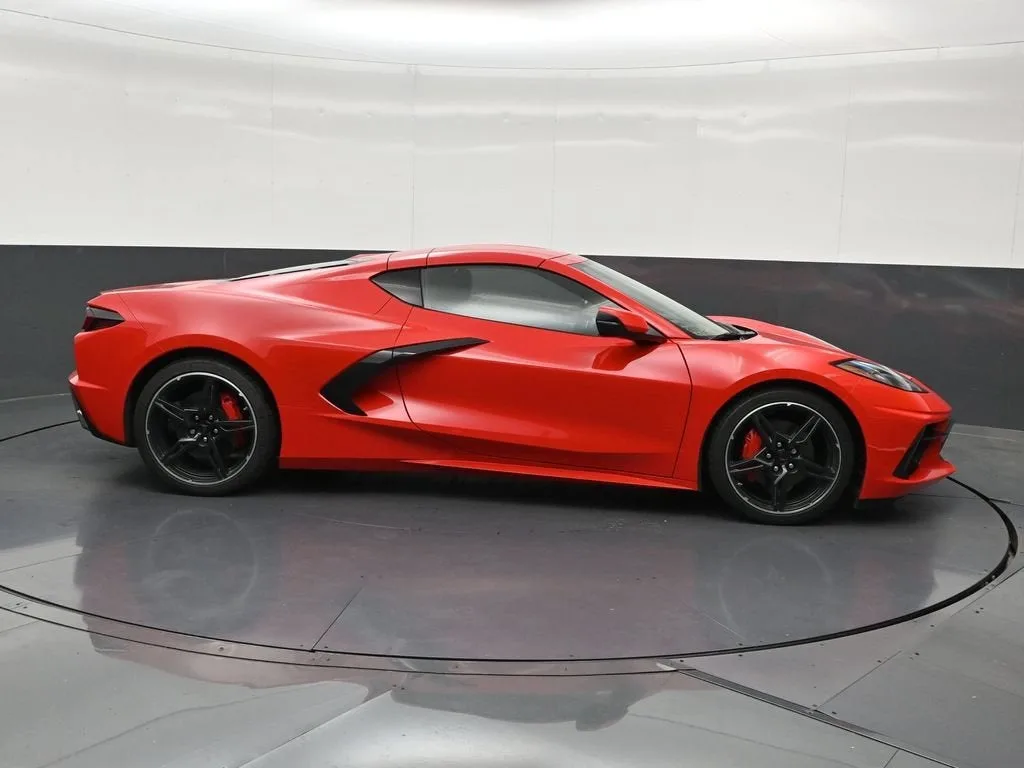 2024 Chevrolet Corvette Stingray 2LT photo 7