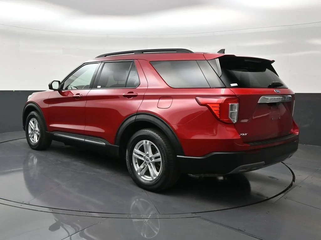 2023 Ford Explorer XLT photo 3