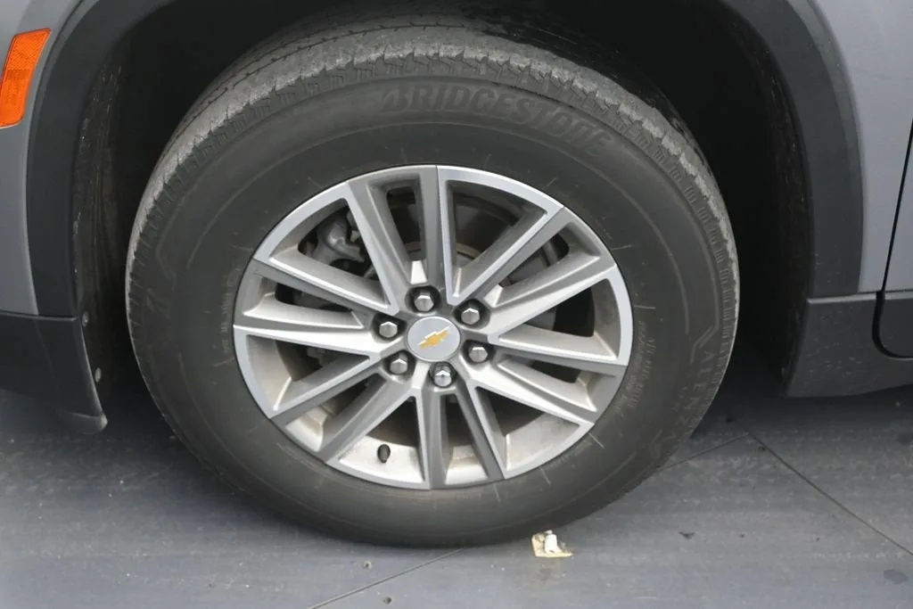 2023 Chevrolet Traverse LT Cloth photo 9