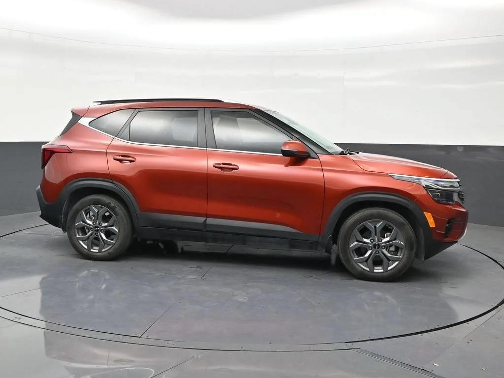 2024 Kia Seltos S photo 6