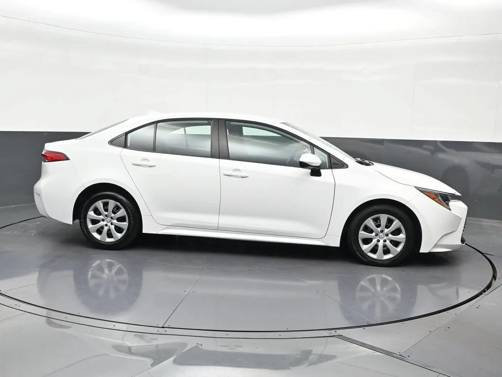 2023 Toyota Corolla LE photo 7