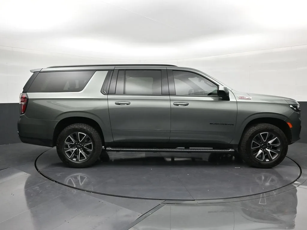 2023 Chevrolet Suburban Z71 photo 7