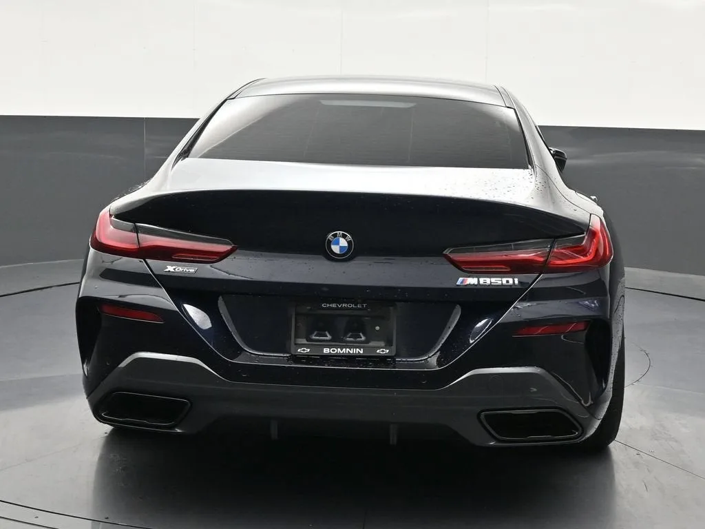 2025 BMW 8 Series M850i photo 4