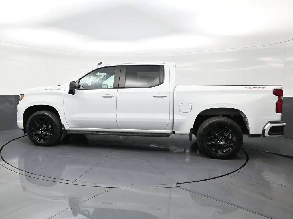 2022 Chevrolet Silverado 1500 RST photo 2