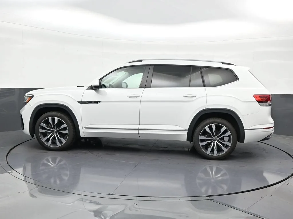 2021 Volkswagen Atlas 3.6L V6 SEL R-Line photo 2