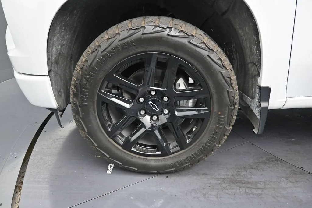 2023 Chevrolet Silverado 1500 RST photo 9