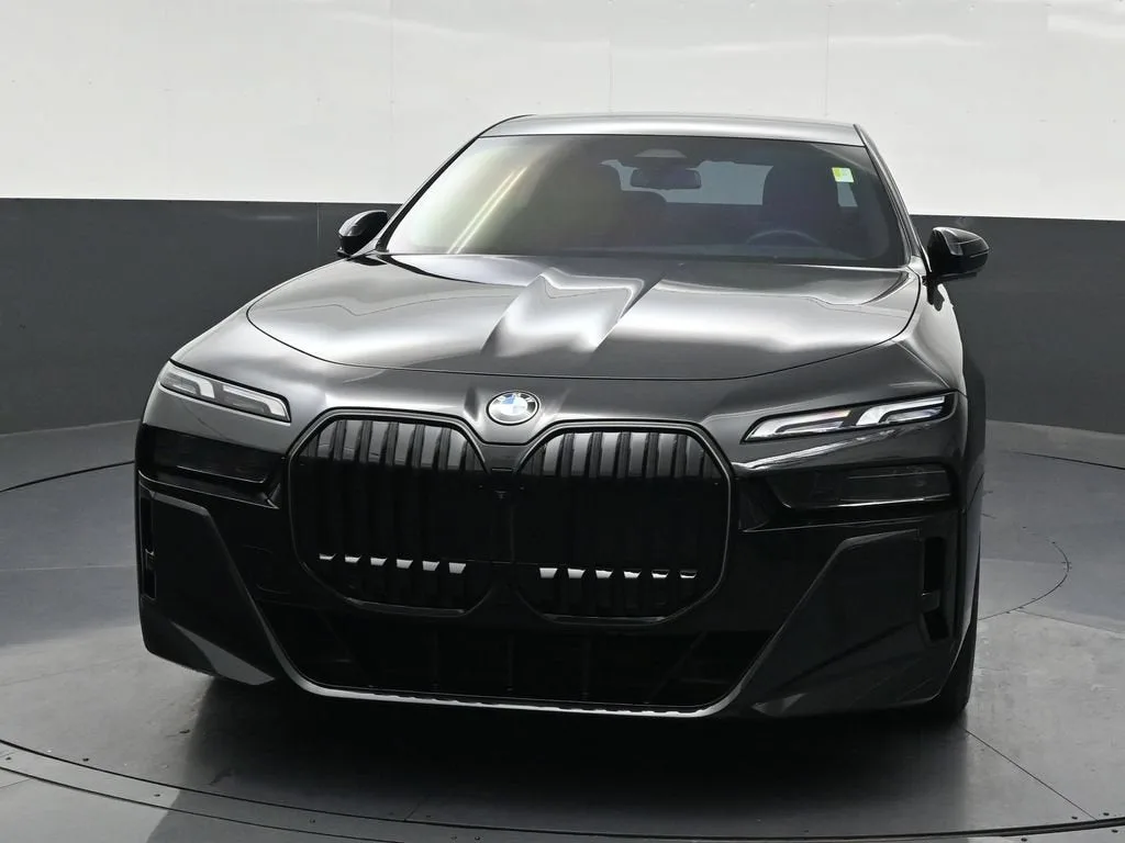 2025 BMW 740i xDrive photo 9