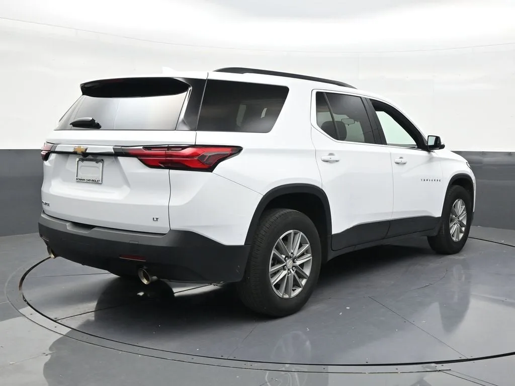 2023 Chevrolet Traverse LT Cloth photo 5