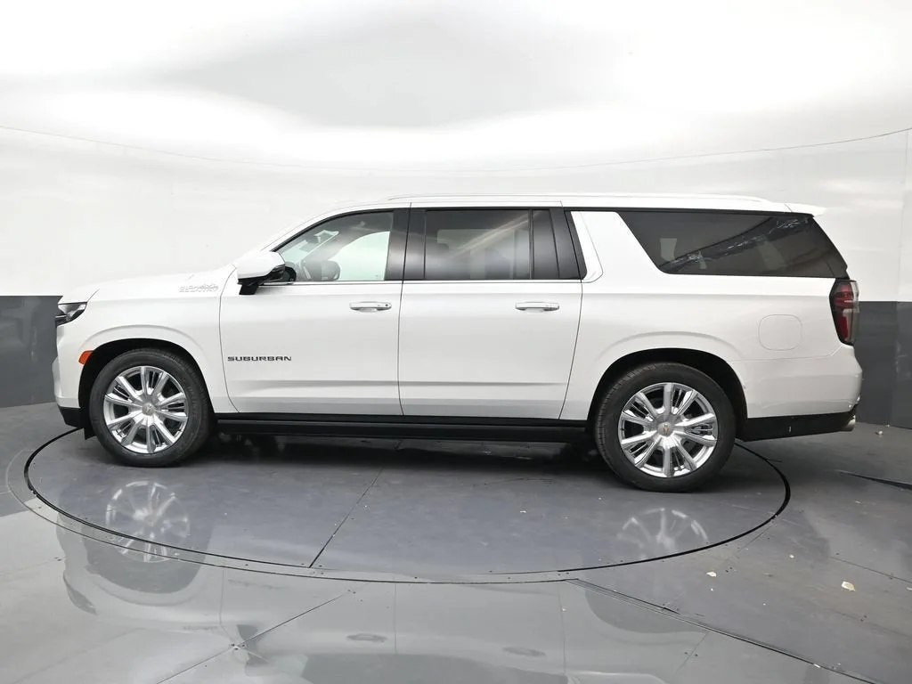 2023 Chevrolet Suburban High Country photo 2