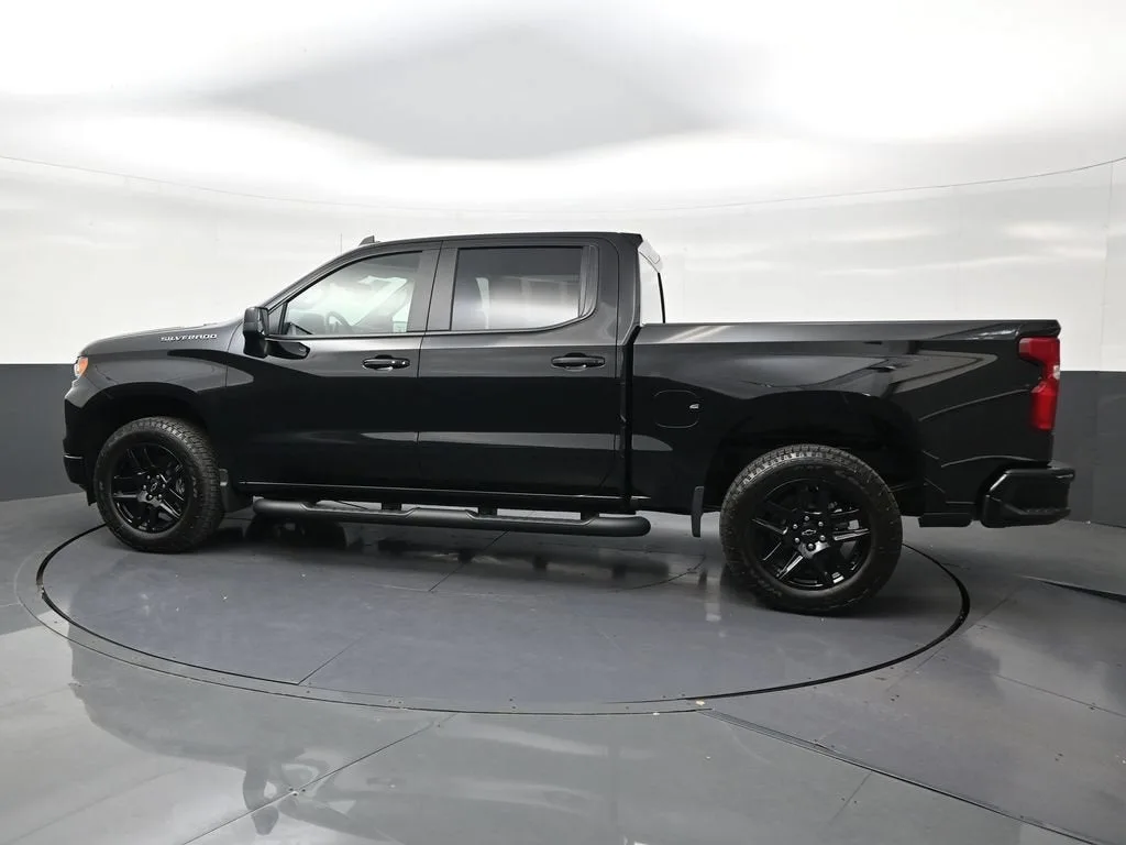 2026 Chevrolet Silverado 1500 RST photo 2