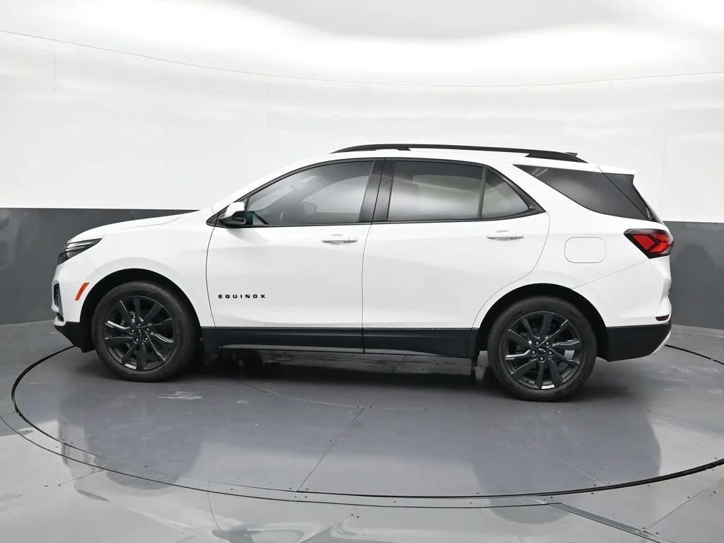 2023 Chevrolet Equinox RS photo 2