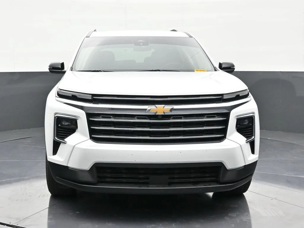 2025 Chevrolet Traverse LT photo 8
