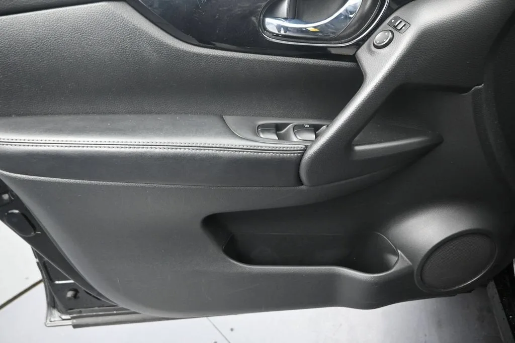 2018 Nissan Rogue Sport SV photo 11