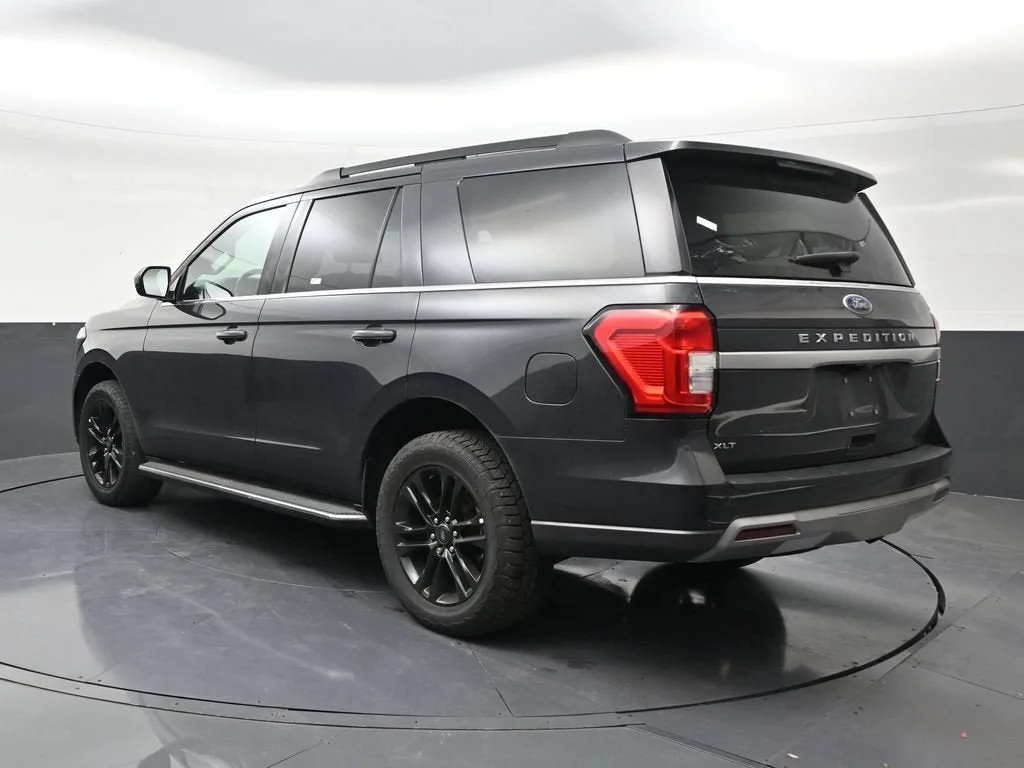 2023 Ford Expedition XLT photo 3