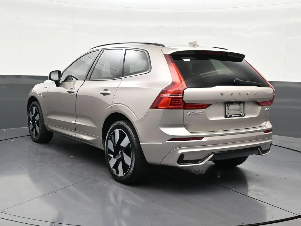 2025 Volvo XC60 Plug-In Hybrid Plus, T8 AWD Electric/Gasoline, Dark photo 3