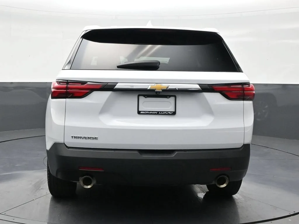 2023 Chevrolet Traverse LS photo 4