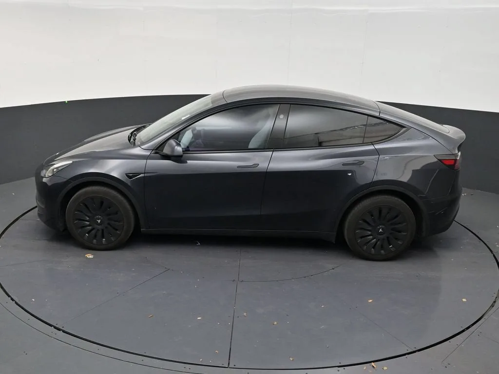 2024 Tesla Model Y Long Range photo 12