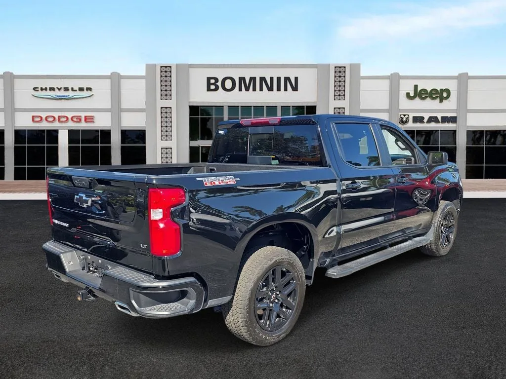 2025 Chevrolet Silverado 1500 LT Trail Boss photo 3