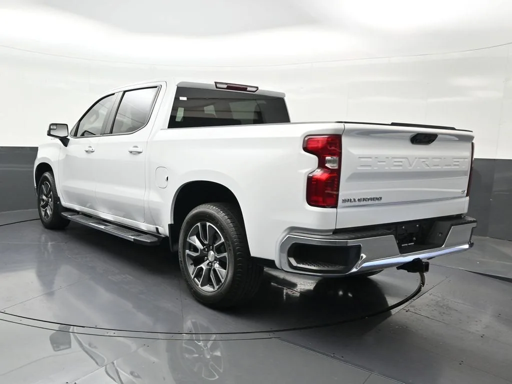 2024 Chevrolet Silverado 1500 LT photo 3