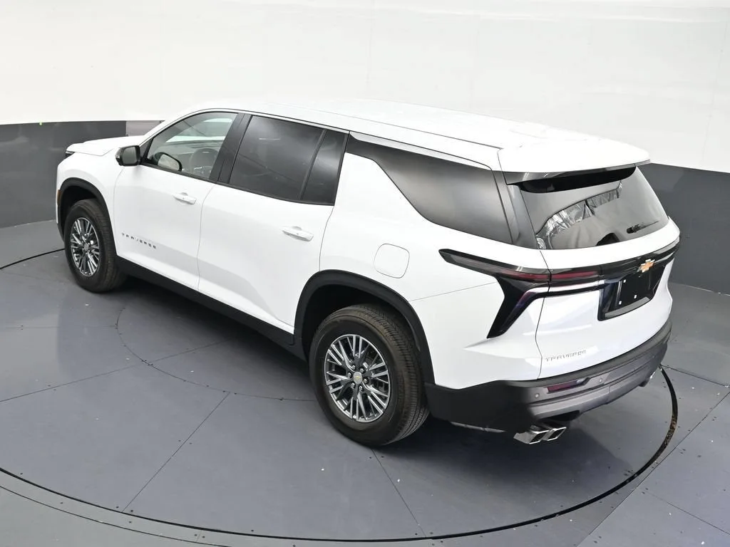2025 Chevrolet Traverse LT photo 11