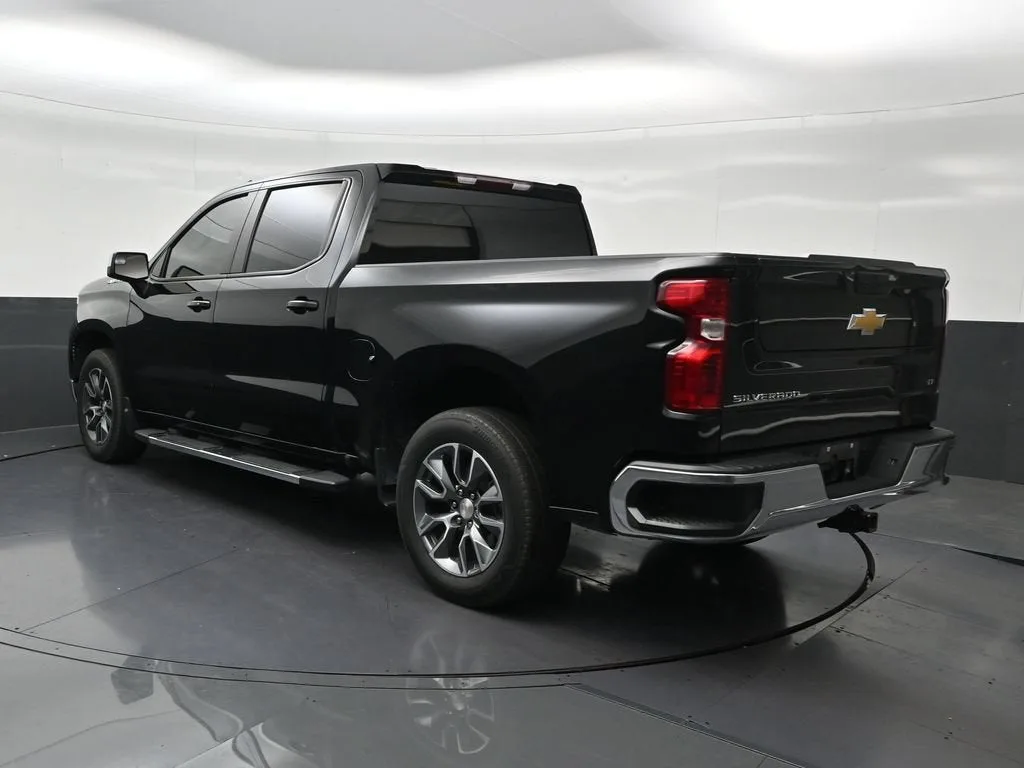 2024 Chevrolet Silverado 1500 LT photo 3