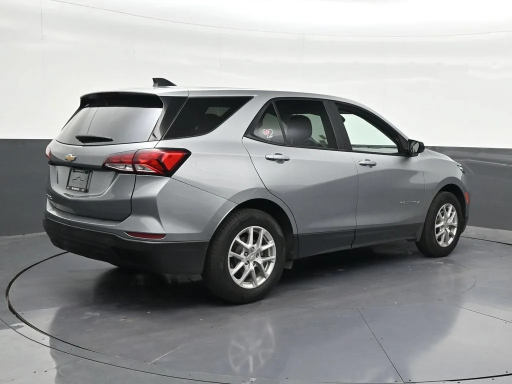 2023 Chevrolet Equinox LS photo 5