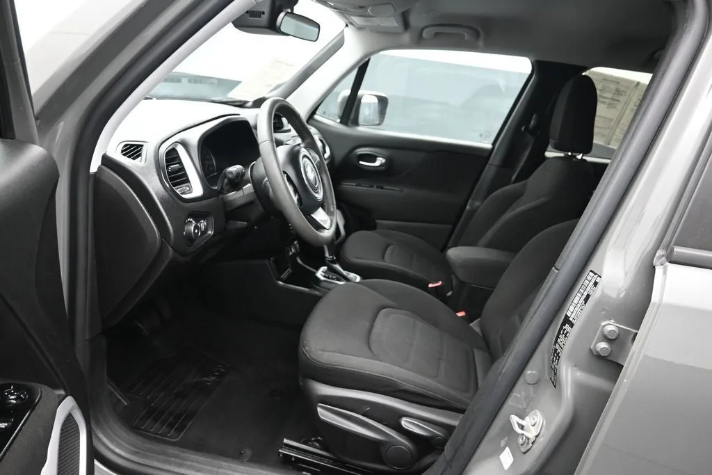 2020 Jeep Renegade Latitude photo 11