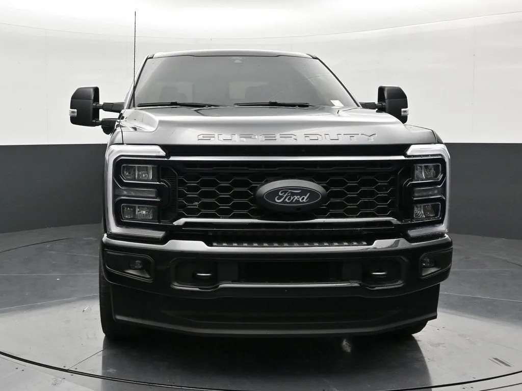2025 Ford F-250 LARIAT photo 8