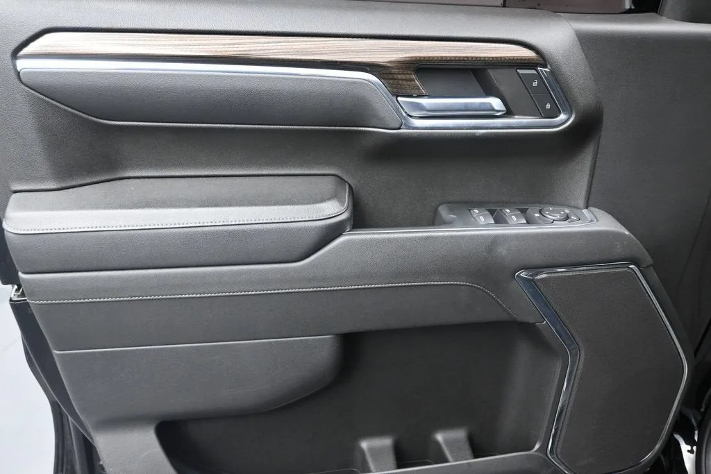 2024 Chevrolet Silverado 1500 LT photo 11