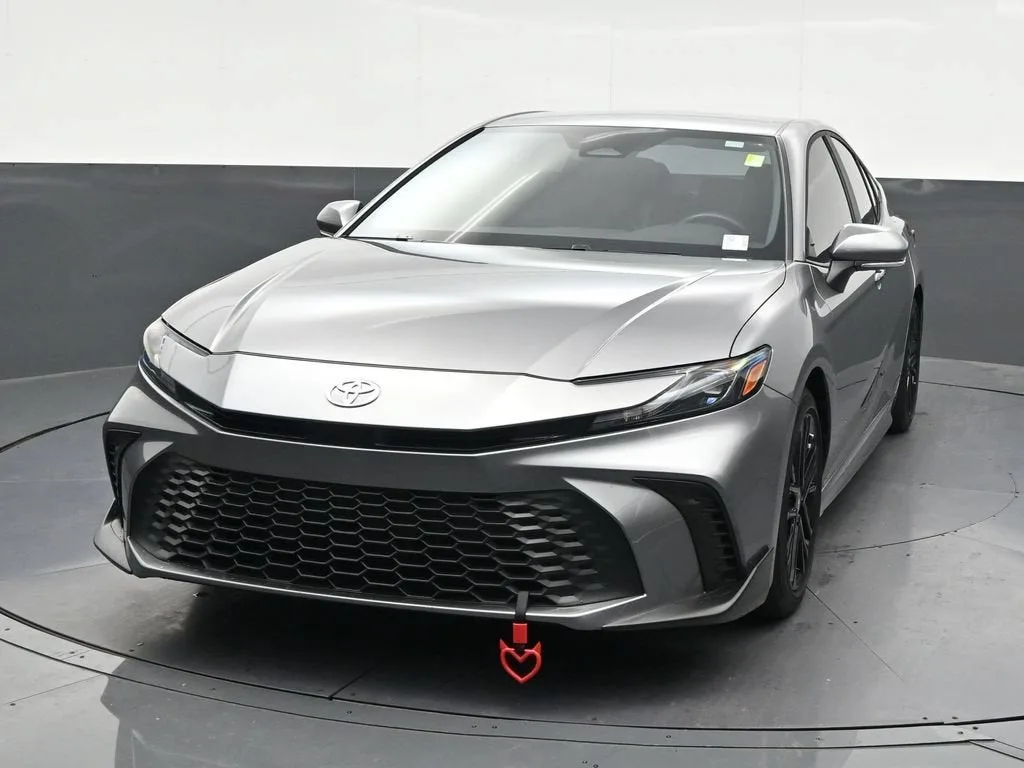 2025 Toyota Camry SE photo 9