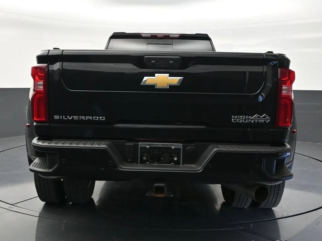 2025 Chevrolet Silverado 3500 HD High Country DRW photo 4