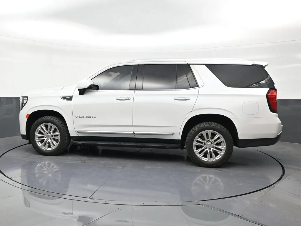 2022 GMC Yukon SLT photo 2
