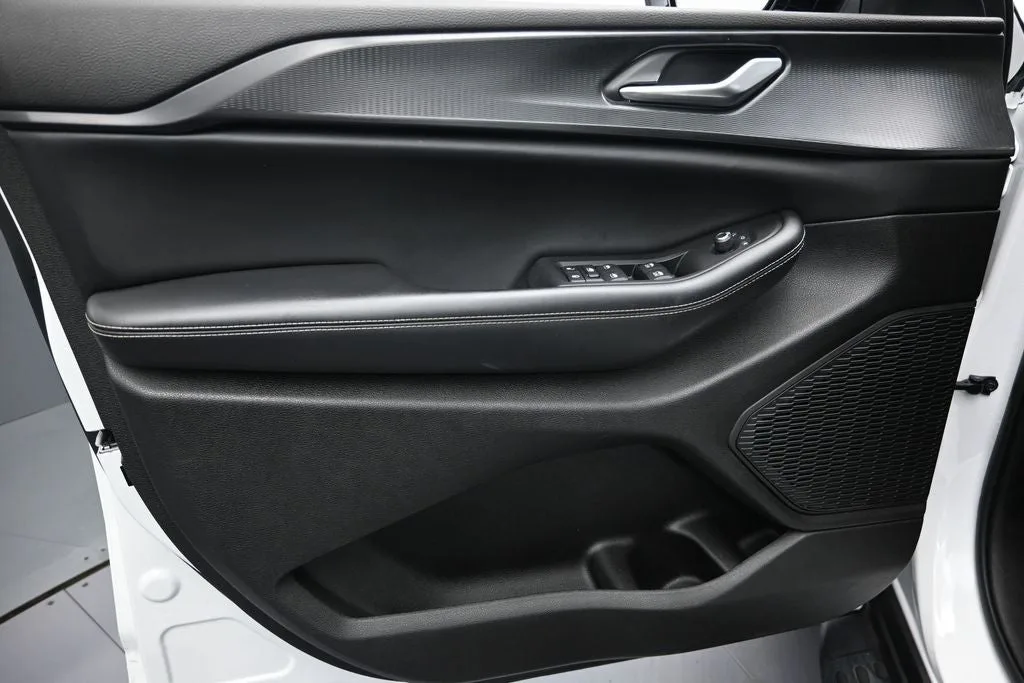 2023 Jeep Grand Cherokee L Altitude photo 12