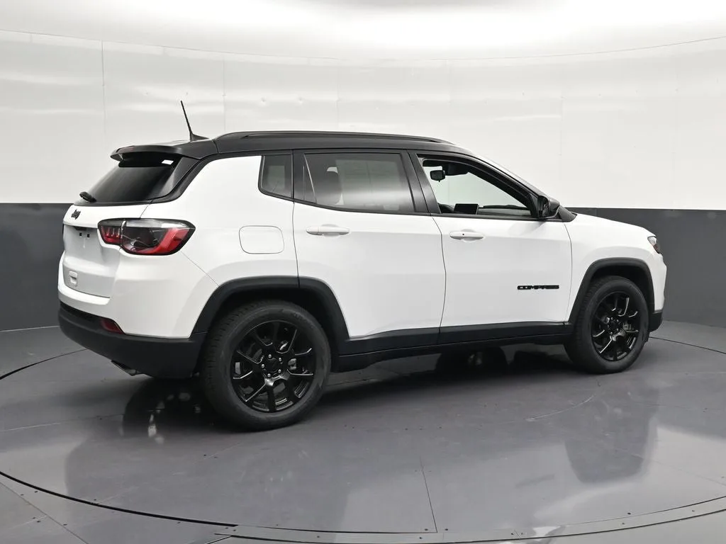 2022 Jeep Compass Latitude photo 3