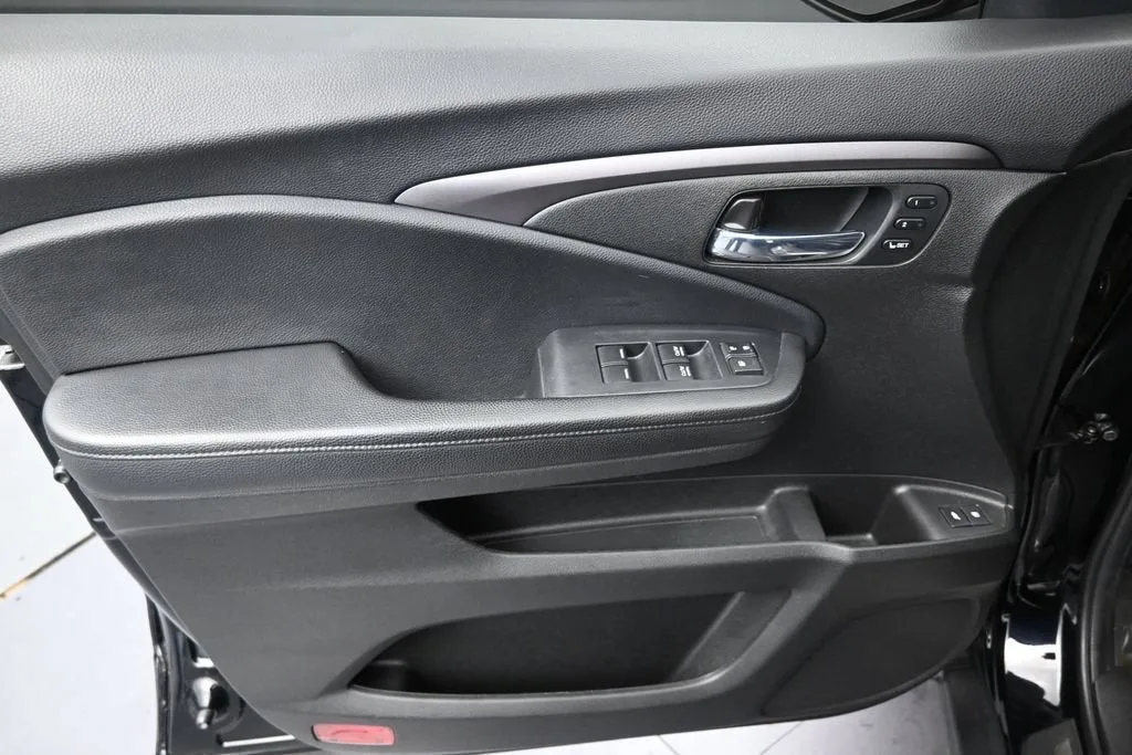 2021 Honda Pilot 2WD Special Edition photo 10