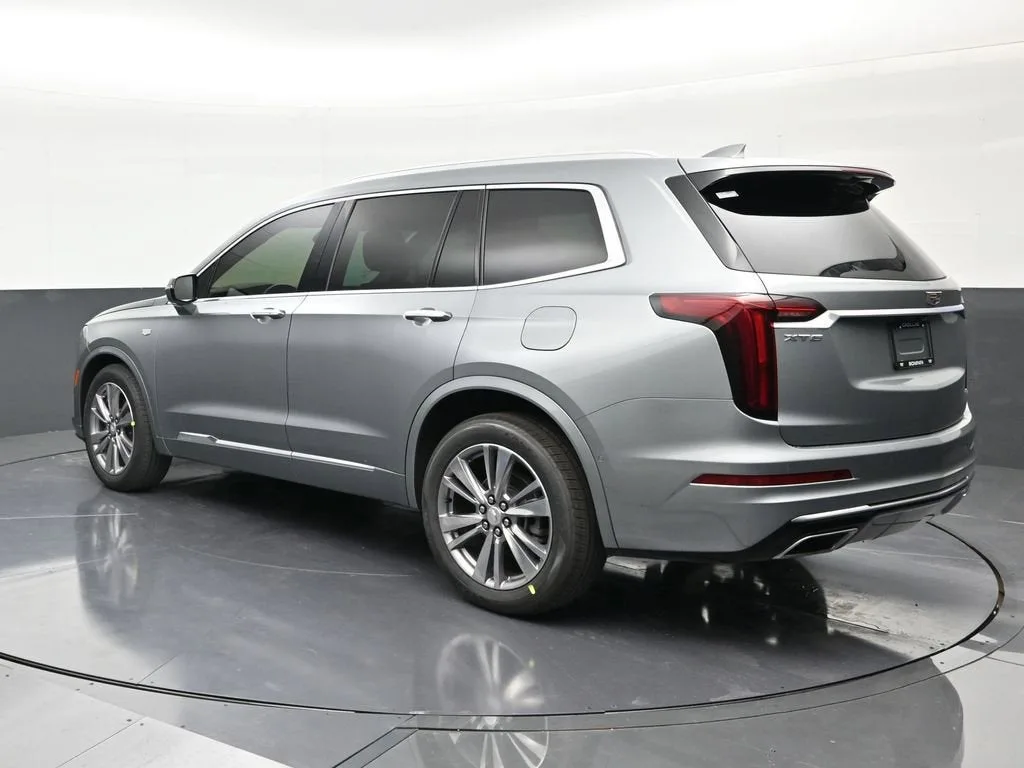 2023 Cadillac XT6 Premium Luxury photo 3