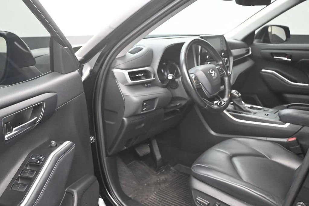 2021 Toyota Highlander XLE photo 11