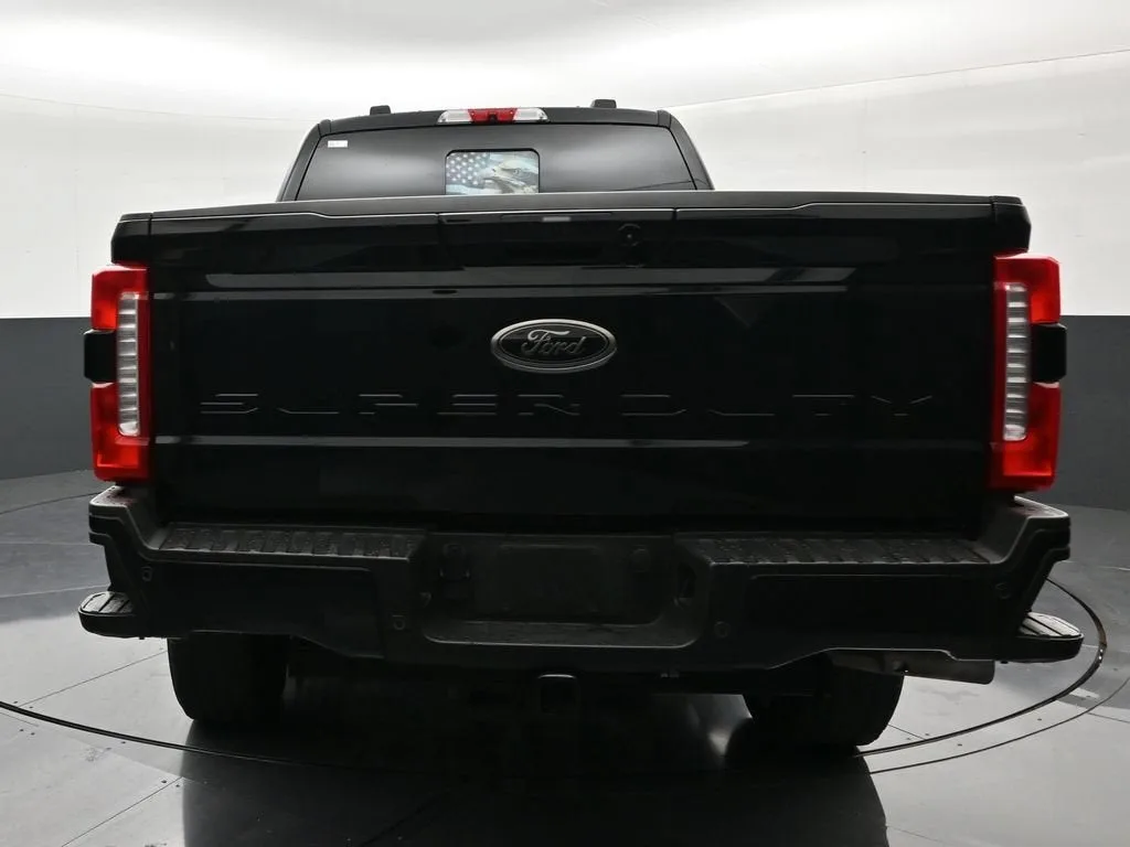 2025 Ford F-250 LARIAT photo 4