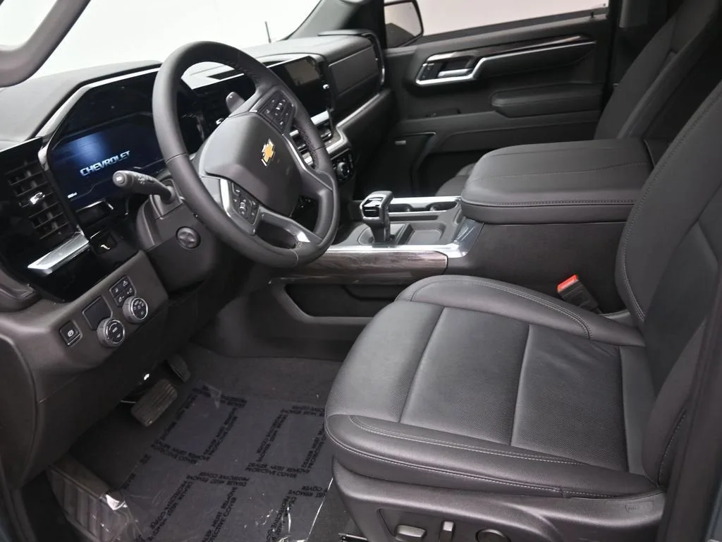 2025 Chevrolet Silverado 1500 LTZ photo 12