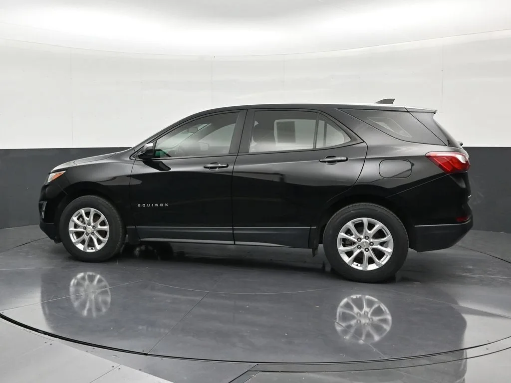 2020 Chevrolet Equinox LS photo 2