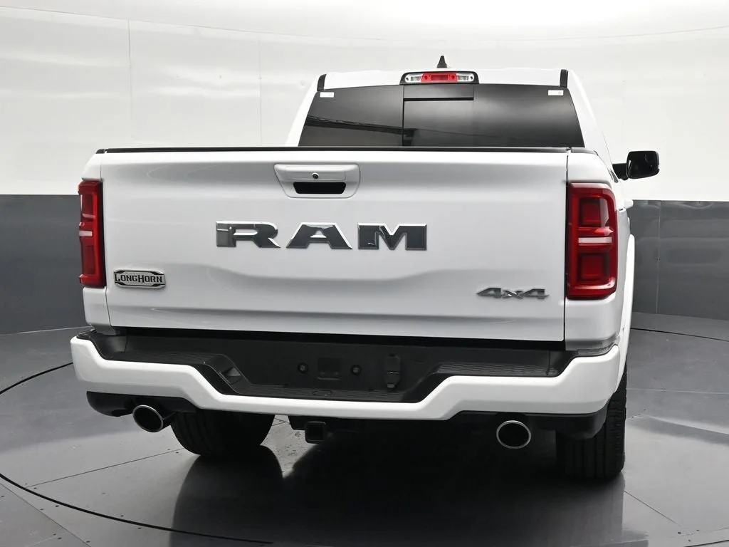 2025 RAM 1500 Limited photo 2