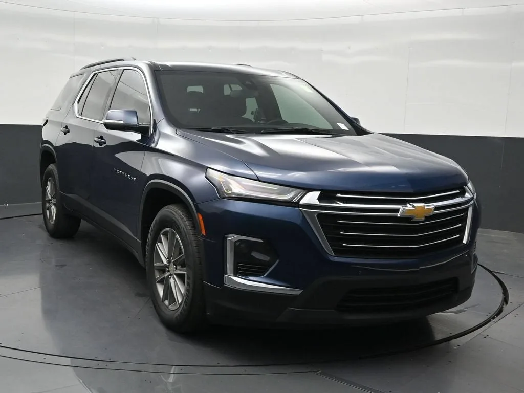 2023 Chevrolet Traverse LT Cloth photo 8