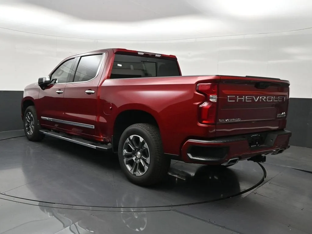2025 Chevrolet Silverado 1500 High Country photo 3