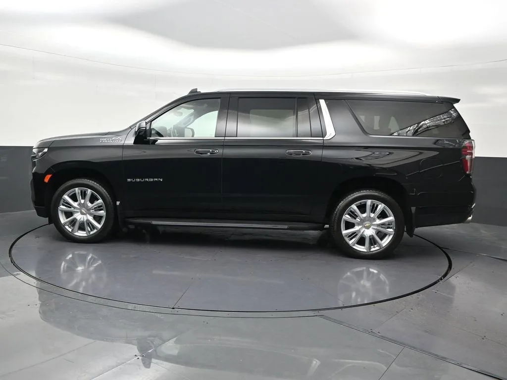 2024 Chevrolet Suburban High Country photo 2