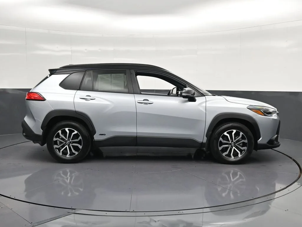 2024 Toyota Corolla Cross Hybrid SE photo 4