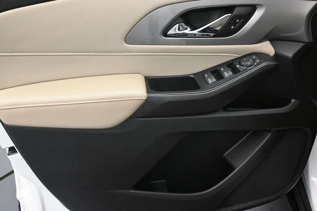 2022 Chevrolet Traverse LS photo 11