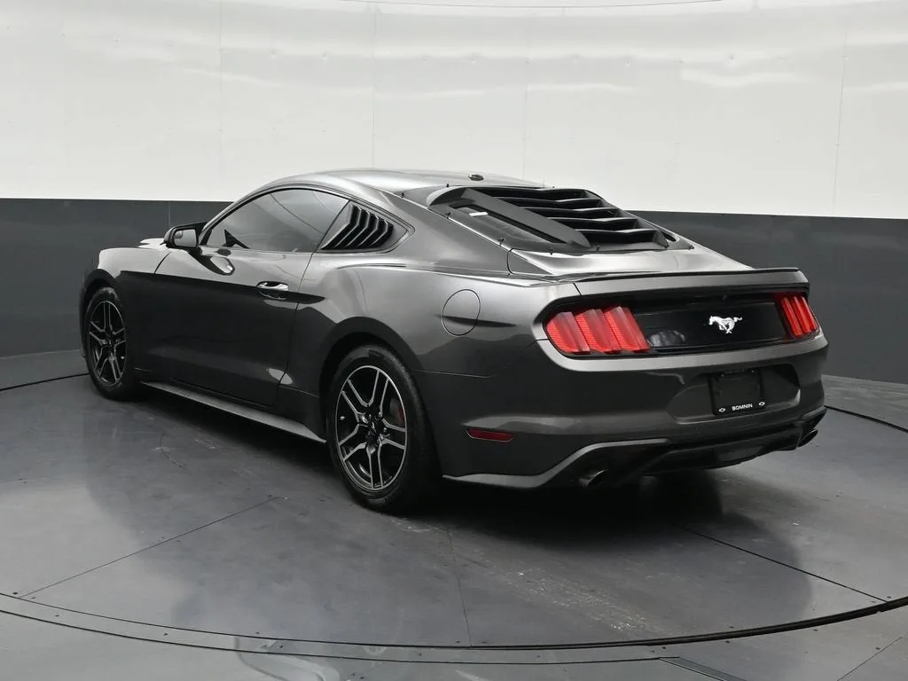 2020 Ford Mustang EcoBoost photo 3