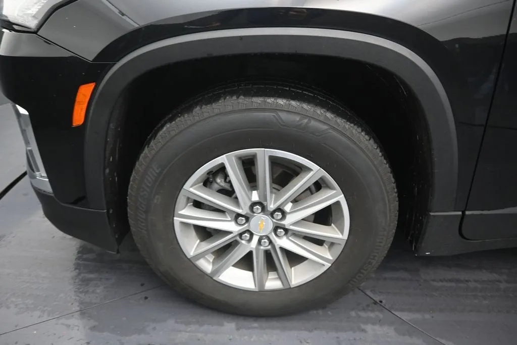 2023 Chevrolet Traverse LT Cloth photo 9